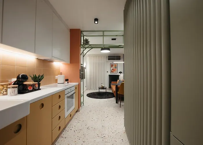 Retrowaves Apartment Thessaloniki