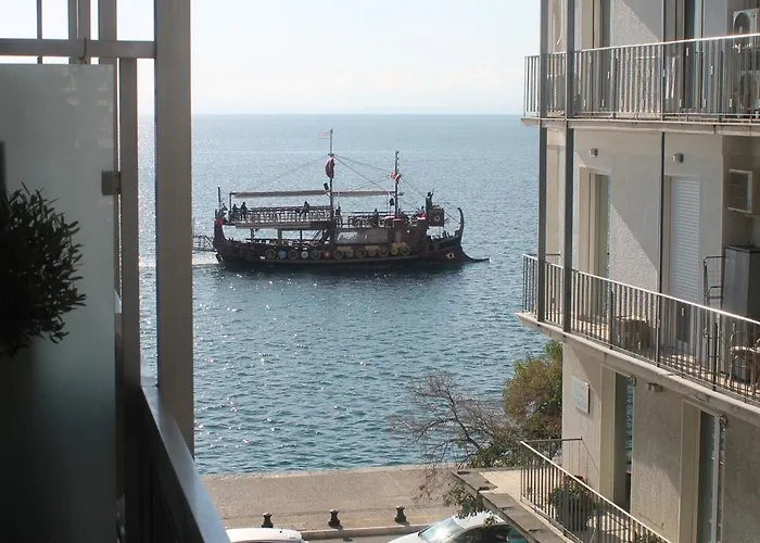 Apartment Retrowaves